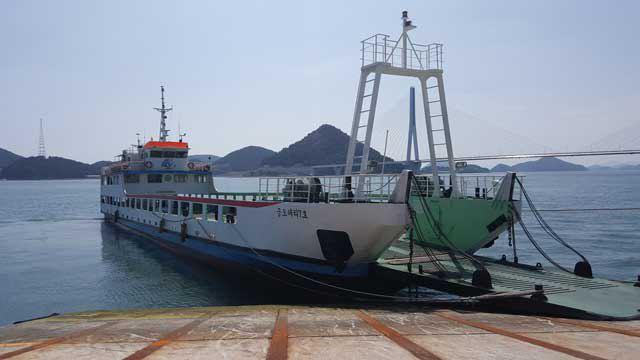 SM206: کشتی رو رو - مسافربری سال ساخت 1995 در کره ، ظرفیت مسافر 242 نفر و 31 خودرو ، سرعت 11 نات